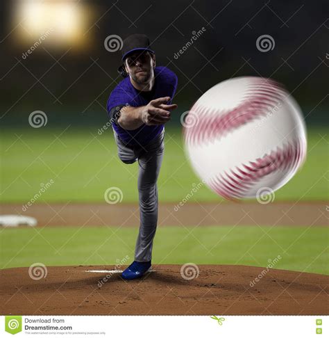 Jogador De Beisebol Do Jarro Foto De Stock Imagem De Ganhar Povos