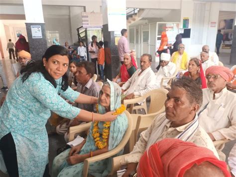 Elderly Health Check Up Camp Organized In Barwah बड़वाह में लगा वृद्धजन स्वास्थ्य परीक्षण