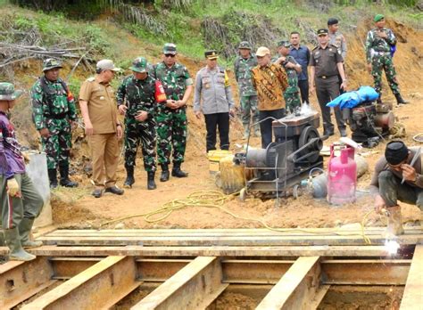 TMMD Reguler Ke 119 Bangun Jalan Penghubung Dua Desa Di Tamiang Hulu