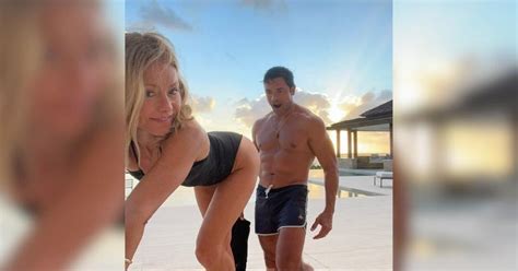 Hottest Host Kelly Ripa S Sexiest Bikini Moments