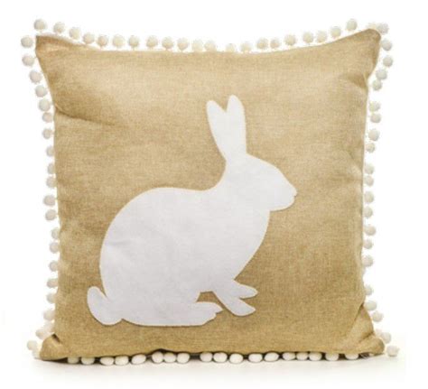 Almofada Nude Aplique De Coelho E Pom Pom Na Borda X X Cm