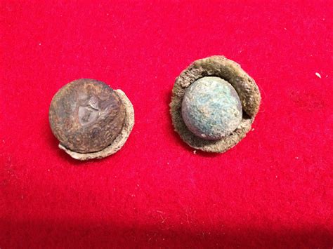 CIVIL WAR EAGLE I Dug Relic CUFF BUTTON With CLOTH BALL BUTTON W