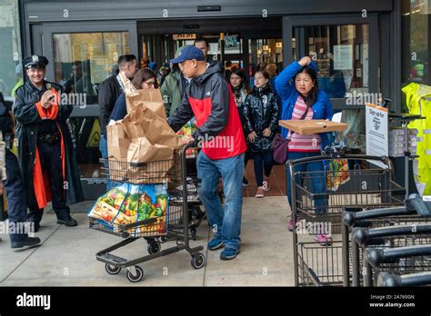 Shopper Experience First Hi Res Stock Photography And Images Alamy