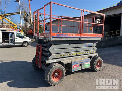 Skyjack Sj Dual Fuel X Scissor Lift In St Charles Illinois