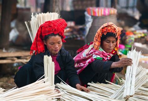 Frauen Des Stammes PA O Myanmar Redaktionelles Stockfotografie Bild