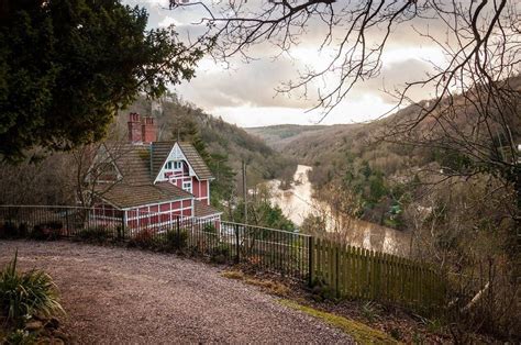 Casa do Otis de Sex Education chega ao mercado por R milhões