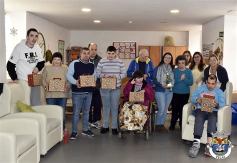 Munic Pio De Velas Entrega Lembran As De Natal A Utentes Do Cao Alunos