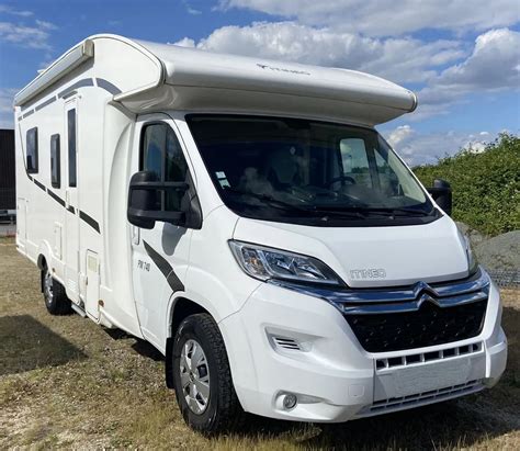 Camping car d occasion profilé intégral et capucine Idylcar