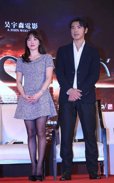 La Actriz Surcoreana Song Hye Kyo Izquierda Y El Actor Japon S