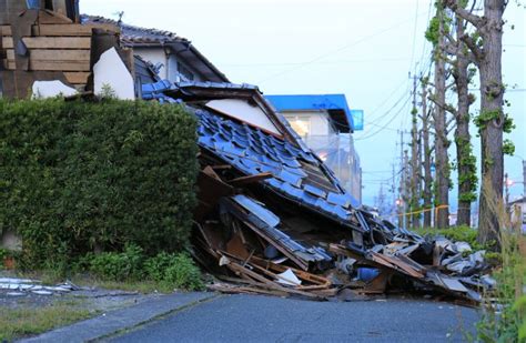 Earthquake Safety Tips Triangle Of Life