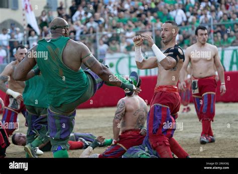 Calcio Storico Fiorentino Azzurri Verdi Stock Photo Alamy