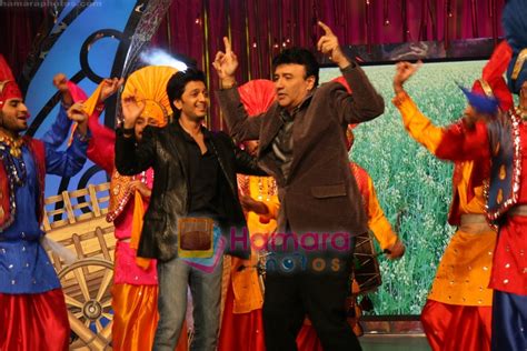 Ritesh Deshmukh Anu Malik On The Sets Of Entertainment Ke Liye Kuch Bi