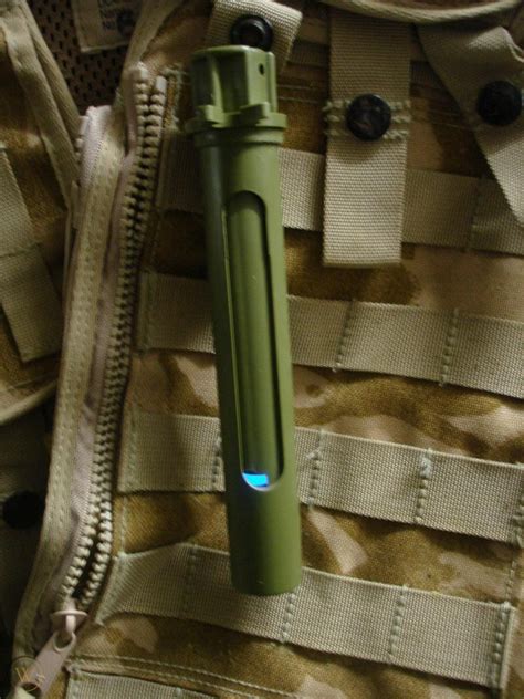 5 X Military Tactical Cyalume Glow Sticks Chemlight Holder Light