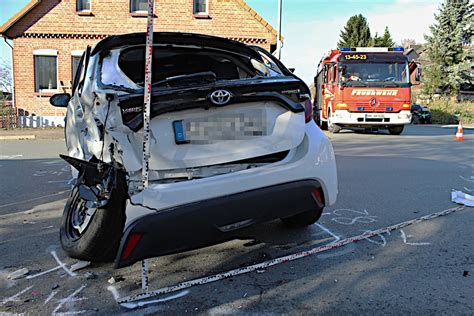 Pol Hm Schwerer Verkehrsunfall Mit Vier Verletzten In Nienstedt