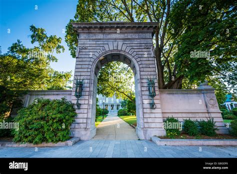 Arch In Front Of The New Hampshire State House In Concord New