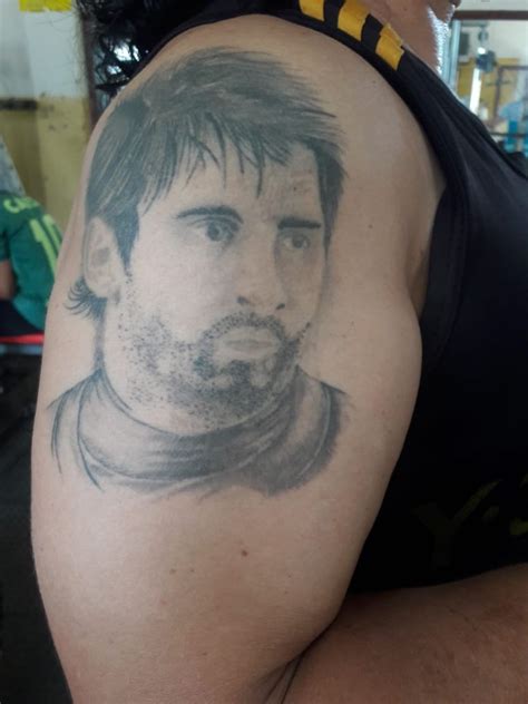 Brasileiro tatua Messi no braço e promete novas pinturas se a Argentina