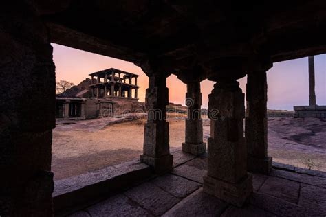 Bela Arquitetura Antiga Dos Templos Em Hemakuta Hill Hampi Karnataka