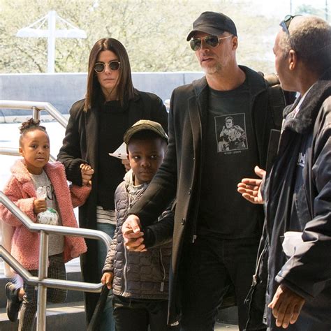 Invalidez Hablar Picante Hijo De Sandra Bullock Anfitri N Alojamiento