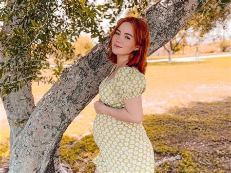 Becky G celebra sus 21 años con sexys fotos en bikini