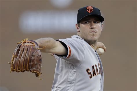 Giants Hold Off Tigers Clinch Winning Trip