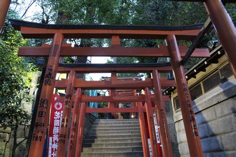 台東区上野公園 花園稲荷神社 Photograph By Thorikiri