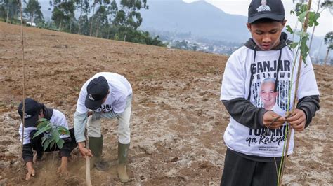 Cegah Tanah Longsor Pandawa Ganjar Tanam Puluhan Pohon Di Pangalengan