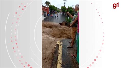 Vídeo Riacho Transborda E Abre Buraco Em Rua De Porteiras No Cariri