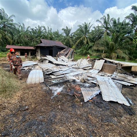 Pesara Guru Rentung Rumah Terbakar Waktu Subuh Utusan Malaysia