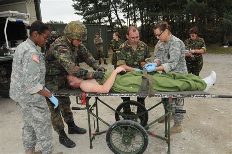 Us German British Medical Troops Learn From One Another During