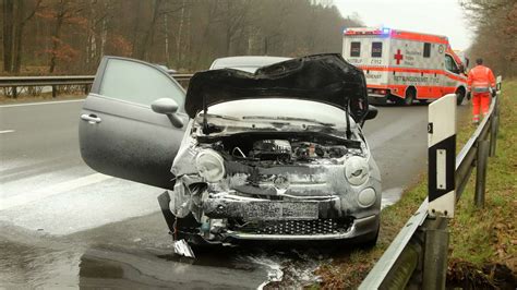 Schwerer Unfall Auf A Bei Verden Autos V Llig Demoliert Fahrer