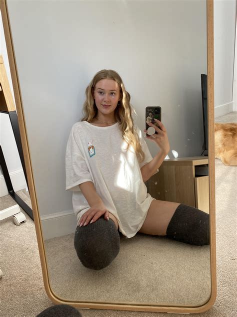 Are Thigh Highs And Baggy Ts Sexy To You 🥰👀 F Scrolller