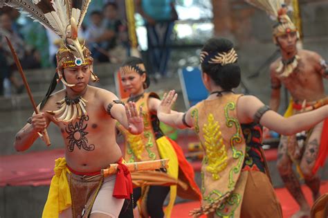 Melihat Tari Tradisional Suku Dayak Di Pesta Kesenian Bali 2019