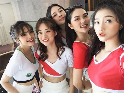 Trâm Anh và dàn hot girl World Cup ngày càng gợi cảm sau 1 năm