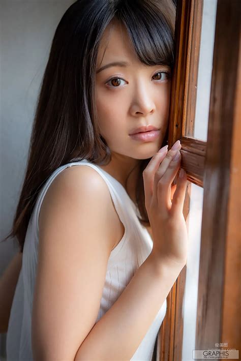 Hiyori Yoshioka Graphis First Gravure No