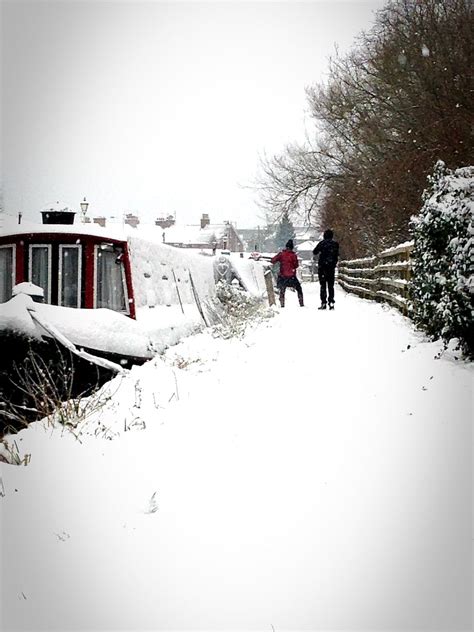 √ Newbury Canal Boat Hire