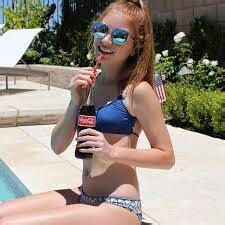 6 Hot Sexy Emily McGettigan Bikini Pics