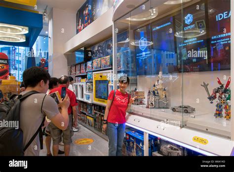 Customers Visit The Second Lego Flagship Store At Shanghai Shimao