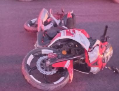 Motociclista se impacta con auto en la zona rural de Gómez Palacio