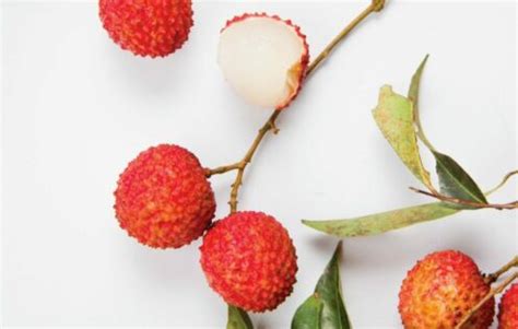 Lychee: The Perfect Fruit for Refreshing Summer Desserts - AskMeAll