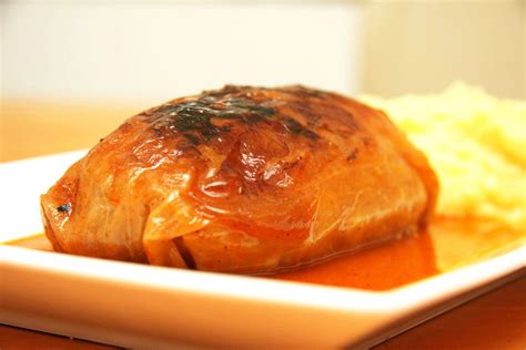 Rollitos De Col Al Horno Con Carne Y Arroz En Salsa De Tomate Receta