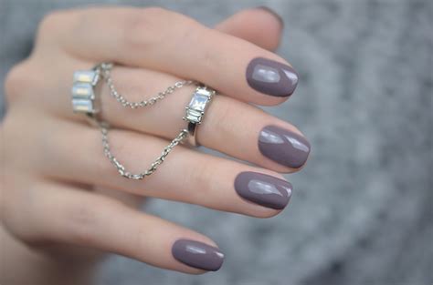 Beautiful Taupe Nail Colours For A Elegant Manicure Naildesigncode