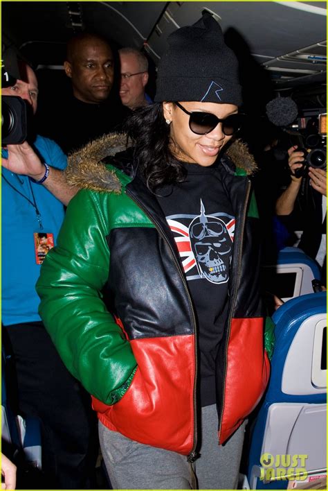 Rihanna Emerges On 777 Tour Flight To Nyc First Pics Photo 2761458