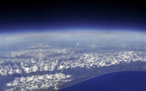 Shuttle Launch as seen from space : pics