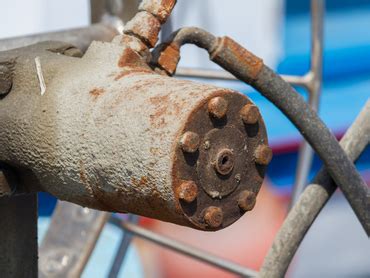 Cómo aflojar tuercas y tornillos agarrotados oxidados o pegados