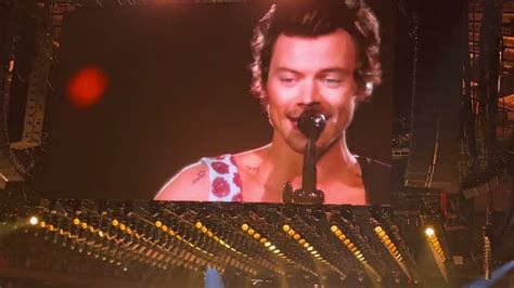 Harry Styles Live Intro Daydreaming Golden Adore You At Msg Youtube