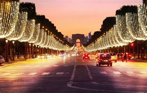 Paris Sur les Champs Elysées des illuminations mouvantes grâce