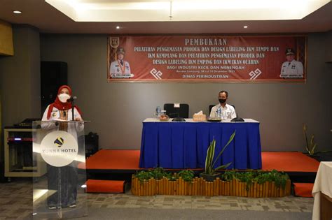 Wali Kota Eva Dwiana Membuka Pelatihan Pengemasan Dan Labeling Bagi IKM