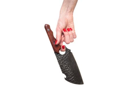 Mano Femenina Sostiene Un Cuchillo Sobre Fondo Blancocuchillo De Chef