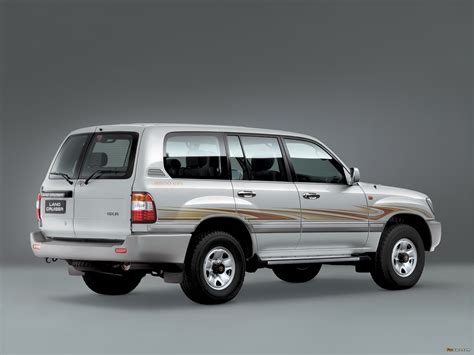 2005 Toyota Land Cruiser - Information and photos - MOMENTcar