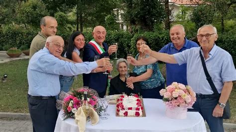 Cento Candeline Per Nonna Giustina Sassano In Festa